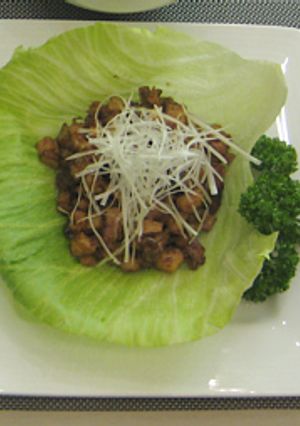 鶏肉の甘味噌炒めレタス包み-レシピのメイン写真