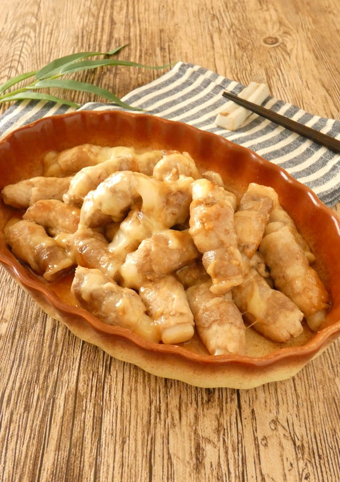 チーズがとろ～り★豚肉の餅巻き甘辛炒め-レシピのメイン写真