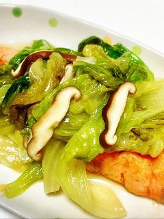 鮭のムニエルとレタスと椎茸のソース-レシピのメイン写真