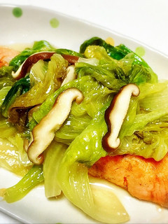 鮭のムニエルとレタスと椎茸のソース-レシピのメイン写真