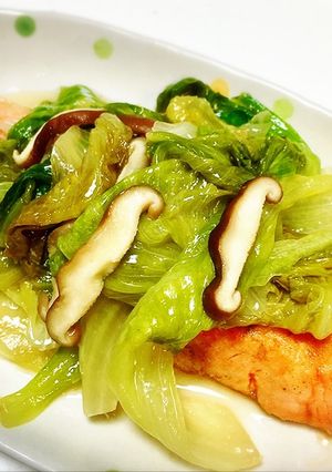 鮭のムニエルとレタスと椎茸のソース-レシピのメイン写真