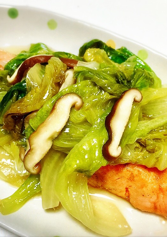 鮭のムニエルとレタスと椎茸のソース-レシピのメイン写真