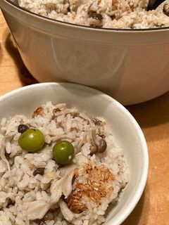 ガリバタきのことオリーブの炊き込みごはん-レシピのメイン写真