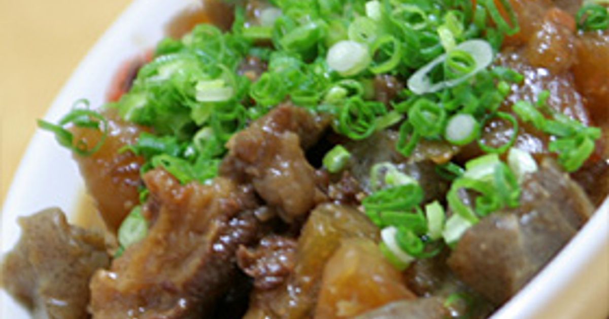 筋肉大根さま予約品 NEW!燻製牛すじの煮込み。蒟蒻と大根が染み染みで癒されます。燻製が