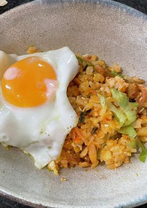 納豆キムチ炒飯の目玉焼き乗せ-レシピのメイン写真
