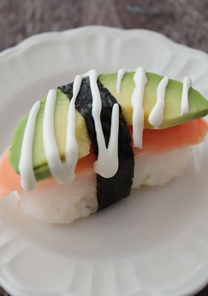 サーモンアボカドチーズにぎり-レシピのメイン写真