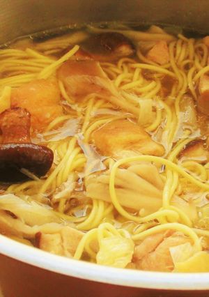 〖鶏もも肉と椎茸と舞茸のあごだしラーメン-レシピのメイン写真