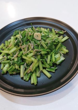 蕪の葉のニンニクしらす炒め-レシピのメイン写真
