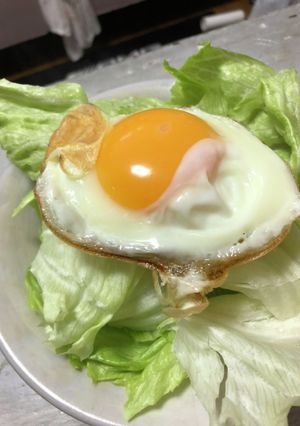サラダの上に目玉焼き〜-レシピのメイン写真