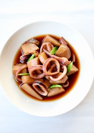 色よく柔らか、定番【イカと里芋の煮物】-レシピのメイン写真