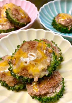 ～夏野菜ゴーヤの肉詰めチーズのせ～-レシピのメイン写真
