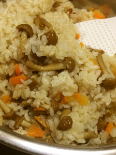 ◤電鍋レシピ◢ なめこの炊き込みご飯-レシピのメイン写真