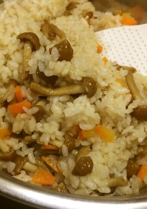◤電鍋レシピ◢　なめこの炊き込みご飯-レシピのメイン写真
