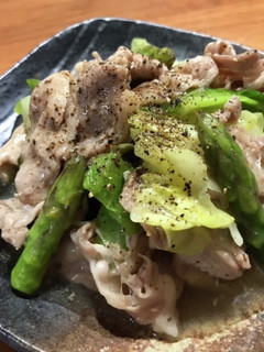 豚肉とキャベツとアスパラの塩ダレ炒め-レシピのメイン写真