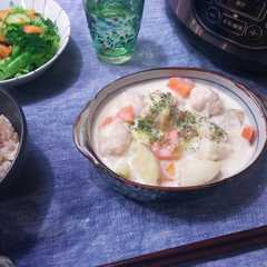 รูปของ 電気圧力鍋で◎無水白菜の鶏団子シチュー