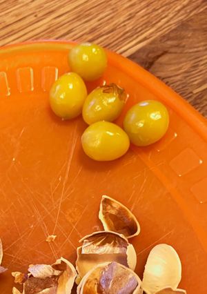 銀杏の世界一簡単な食べ方 割ってからチン-レシピのメイン写真