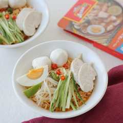 รูปของ マレーシアで人気の麺料理「カレーラクサ」