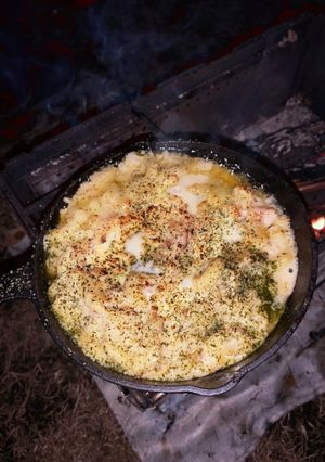 キャンプ飯　スキレットでマカロニグラタン-レシピのメイン写真