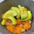 サーモンのポキ丼