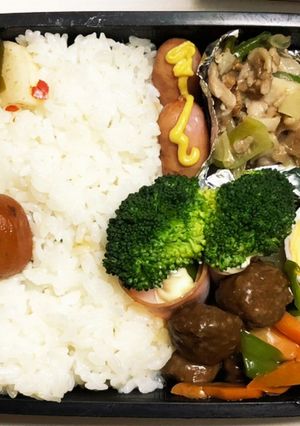 旦那さんの豚肉ねぎ塩焼とミートボール弁当-レシピのメイン写真