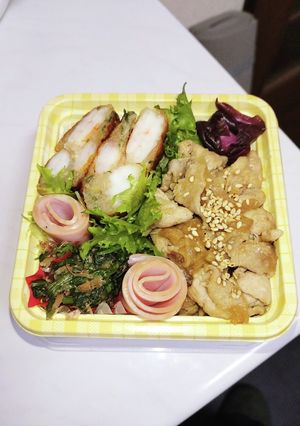 【夫婦弁当179】生姜焼きと海老だんご-レシピのメイン写真