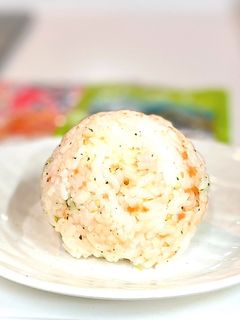 鮭とひろしのおにぎり-レシピのメイン写真