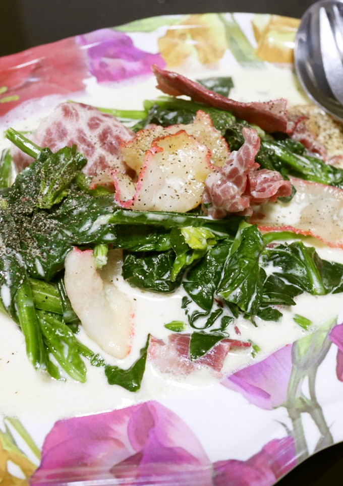 鯨ベーコンとほうれん草のクリーム炒め-レシピのメイン写真