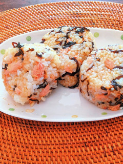 塩昆布ツナおにぎり-レシピのメイン写真