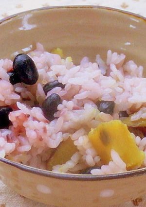 黄色とピンクの黒豆さつまいもご飯♪-レシピのメイン写真