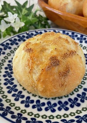 バターの塩気が後を引くお食事系のパン♪-レシピのメイン写真