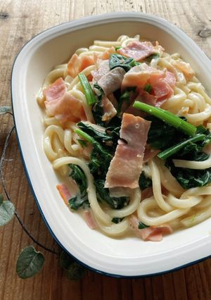mベーコンほうれん草の味噌クリームうどん-レシピのメイン写真