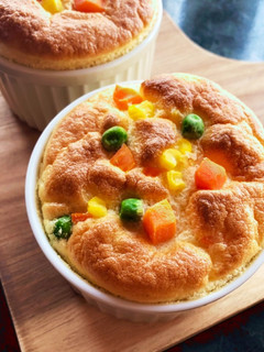 ココットでスフレオムレツ-レシピのメイン写真