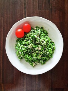 パセリの大量消費に★こんにゃく麺パスタ-レシピのメイン写真
