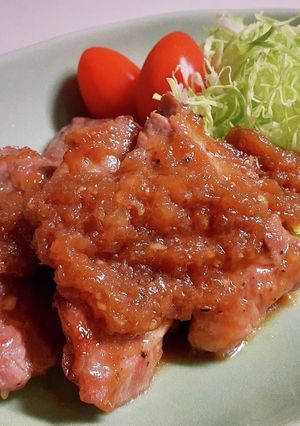豚肩ロース肉のソテー☆シャリアピンソース-レシピのメイン写真