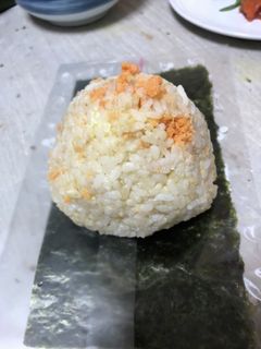 ツナマヨならぬ鮭マヨおにぎり-レシピのメイン写真