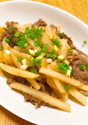 簡単!牛コマ肉とじゃがいものバタポン炒め-レシピのメイン写真