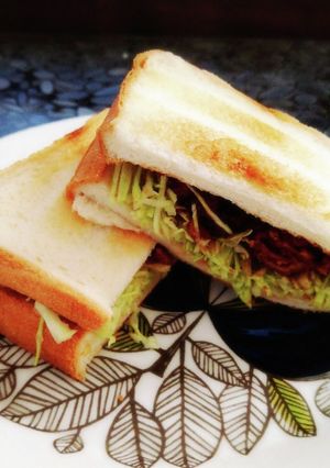 余り物でカツと千切りキャベツのサンド!!-レシピのメイン写真