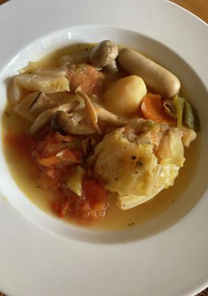 鶏もも肉と野菜のブイヨンがいらないスープ-レシピのメイン写真