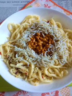 シラスたっぷりの焼きうどん・納豆載せ-レシピのメイン写真