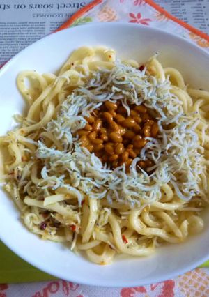 シラスたっぷりの焼きうどん・納豆載せ-レシピのメイン写真