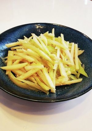 シャキシャキセロリとジャガイモの塩麹炒め-レシピのメイン写真