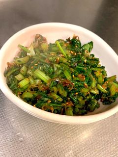 カブの葉の大量消費 おかかごま炒め-レシピのメイン写真