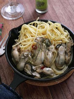 絶品おつまみ!ぷりぷり牡蠣のパスタ添え-レシピのメイン写真
