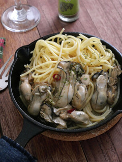 絶品おつまみ!ぷりぷり牡蠣のパスタ添え-レシピのメイン写真