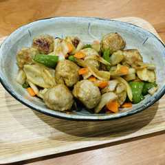 รูปของ つみれ団子と野菜の照り焼き