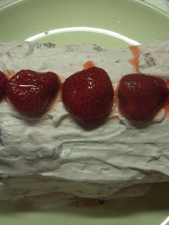 苺の生クリームロールケーキ-レシピのメイン写真
