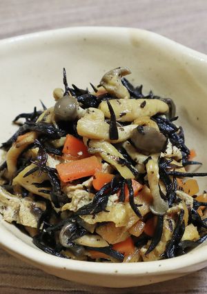 美山しめじのひじき煮【ＪＡ福井県】-レシピのメイン写真