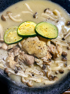 鶏もも肉とシメジのクリーム煮-レシピのメイン写真