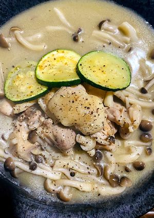鶏もも肉とシメジのクリーム煮-レシピのメイン写真