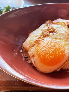 簡単★めだま焼きとベーコンのカルボ丼-レシピのメイン写真
